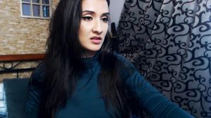 Curvaceous Brunette Groping And Spreads