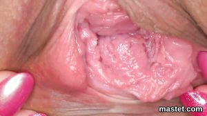 Sexy czech chick gapes her tight slit to the strange