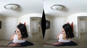 Aaliyah Hadid - Full Body Aaliyah