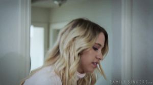 FamilySinners - Khloe Kapri Family Favors