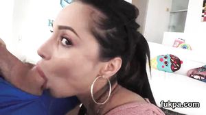 Glamorous sex kitten pops out oversized ass and gets as