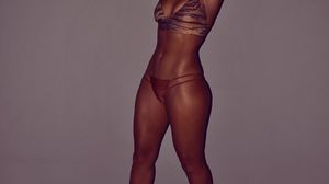 Daniela Di Ladispoli - Fottetemi in due sul divano, il cornuto dorme in camera