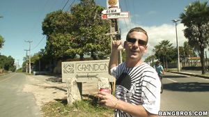 Lidiane - Lidiane makes em run!