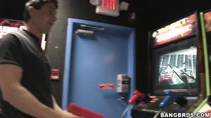 Vanessa Leon - Gamer Chick