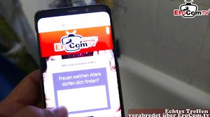 Dunkelhaarige deutsche junge Studentin fickt Fremden