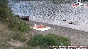 Fremde deutsche Teen öffentlich am See Outdoor gefickt