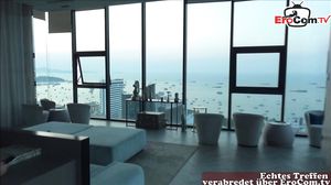 Süße 18jährige deutsche Studentin reitet Schwanz privat