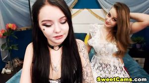Pretty Lesbian Hottie Eats Each Other Pussy