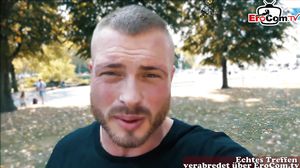 Junge deutsche Frau kriegt bei Blinddate Cumshot