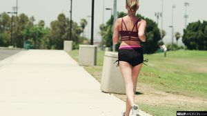 Athena Faris - Make Em Sweat in HD