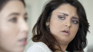 Serena Blair & Leda Lotharia - Extra Messy