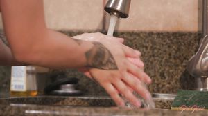 GirlGrind - Sexy roommates Honey Gold and Nia Nacci fuc