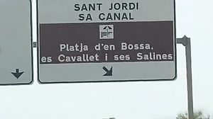 Cassie Del Isla - Stalker On The Beach