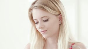 KIS - Riley Star gets an extra kinky massage