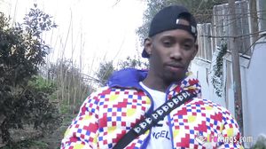 SQUIRTING and fuck a Horsetail behind the institute.