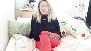 Your Hot Australian GF Won't Let You Leave The House