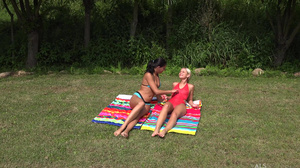 Coco De Mal And Lola - Take Turns