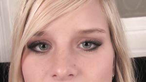 Marry Queen Dildo On Her Wet Pussy