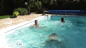 La France A Poil - Short Haired Brunette Fucks Two Guys