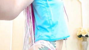 Blonde Babe Show Rampant Sex Appeal