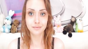 Blonde Babe Dazzles Exposing Sexual Show