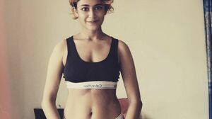 Busty MILF Cathy Shows How Deep Her Butthole Is !!!!!!!