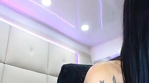 Brunette Babe In Her Fantastic Show Special