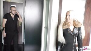 Deutsche Amateurin Tight Tini ueberrascht User mit Fick zum Geburtstag