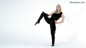 FlexyTeens - Sofya Belaya 1