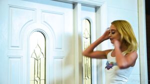 Sheena Ryder & Chloe Cherry - Conning Mommy