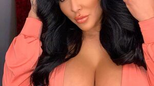 Sexy Babe Lana Allows a Dick to Pump Her Ass