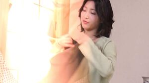 Seducing by Flashing Pussy: Emiri Momota