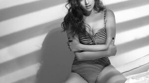 Sexy Roxy in Rough Anal Threesome With DP