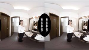 VR - Meeting in bathroom