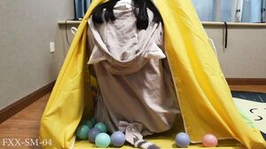 Fxx Sm 04 双马尾小萝莉 白丝 单腿吊缚 滴蜡 淋上充满爱意的液体 行李箱打包 谁来带走? 0