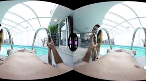 Mary Kalisy - Naughty blonde swimmer gives a head in a pool