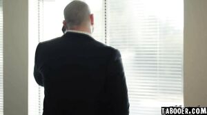 Maya used her pussy to entice Stirling do his job