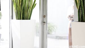 The hottest b*tch ive seen in awhile