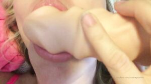 Courtney Cummz close up masturbation
