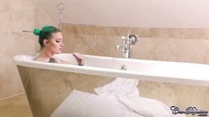 Alexxa Vice Bathtime Facial
