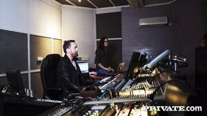 Shi Official Curvaceous Return