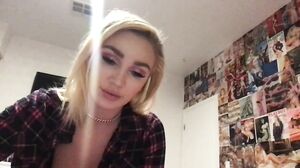 Kendra Sunderland livestream