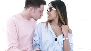 Roxy Lips - Guitarist plays dick’s strings