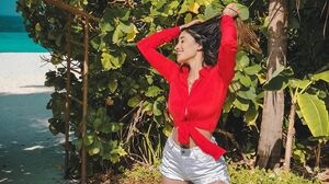 Vicky Golden moans loudly and cries from hard anal fucking KRS051