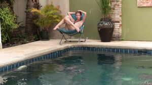 Stunning18 - Small Garden Wendy