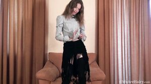 WeAreHairy - Aivha - Orange Vibrator