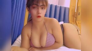 Thirsty Babe Eveline Rests Her Pussy Against Five BBC !