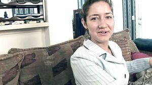 WeAreHairy - Isabel - Traveling Woman