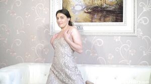 WeAreHairy - Julia Red - Grey Dress White Chair