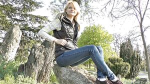 WeAreHairy - Kira S - Ice Cream